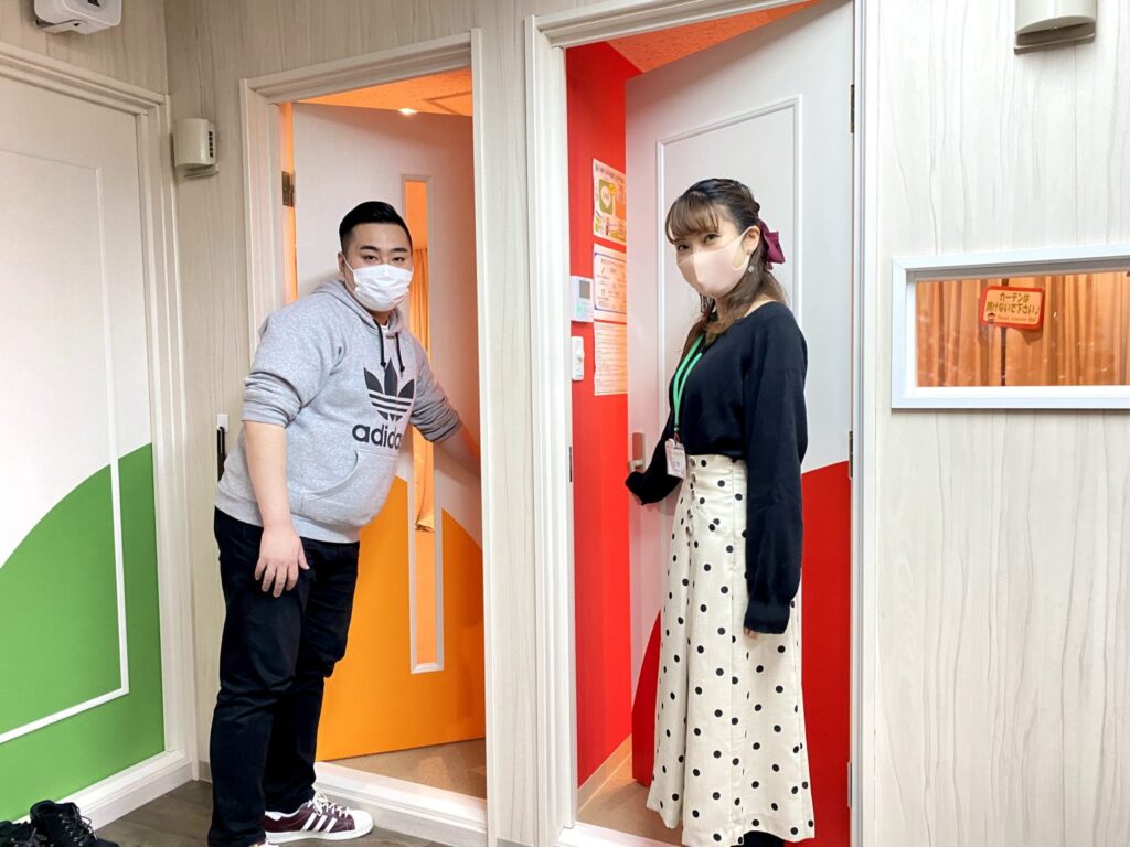 人気ボイトレ教室ボーカルレッスンミュウ新宿校のスタジオオンラインレッスンに説明