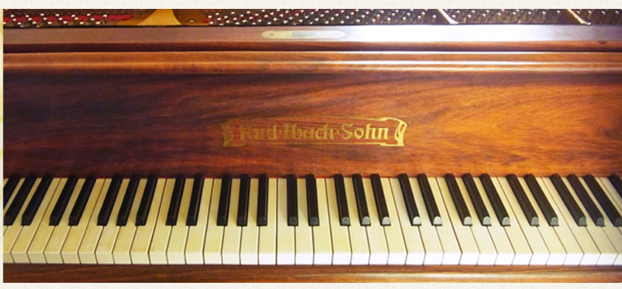 レッスンは1926年製のドイツ製グランドピアノがある天王寺の教室で！
